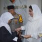 Kapolsek Kalideres Kompol Arnold Julius Simanjuntak beserta Isteri (Photo Humas Polri) 