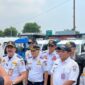 Kepala terminal Kalideres Revi Zulkarnain bersama jajaran dishub (foto:lubis) 