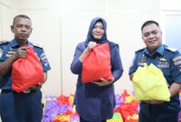 PT. KCN salurkan bantuan sosial berupa sembako bagi warga terdampak banjir Bekasi (foto: KCN)