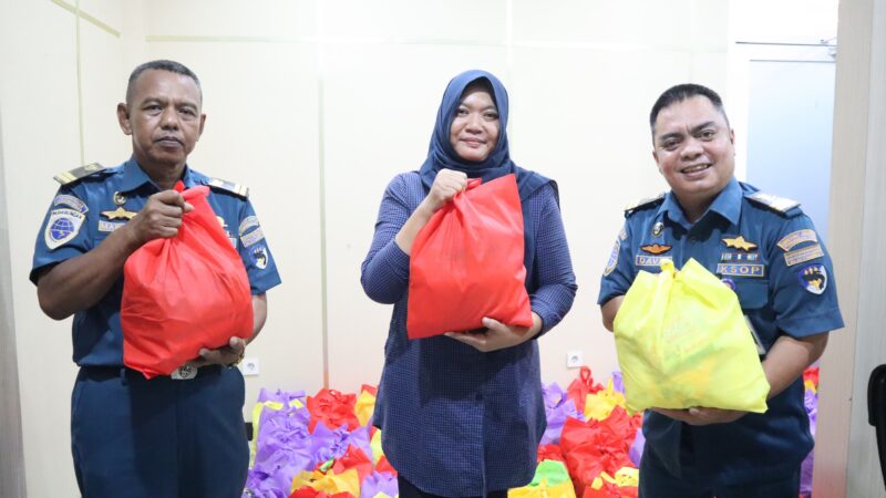 PT. KCN salurkan bantuan sosial berupa sembako bagi warga terdampak banjir Bekasi (foto: KCN)