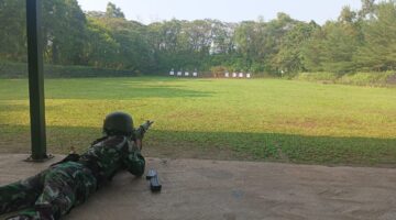 Prajurit Korem 052/Wkr Asah Kemampuan Menembak