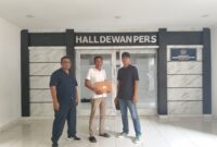 Hassanuidn alias hasan Bendot di gedung Dewan Pers melaporkan puluhan media RJN (Foto: Duadimensi)