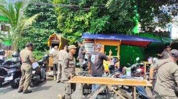 Sebanyak 30 Bangli Berdiri Diatas Lahan Milik Pemda di Tamansari Dibongkar Petugas Gabungan