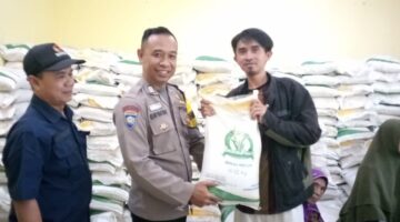 Penyaluran Bantuan Beras di Desa Batununggal di Kawal Ketat Bhabinkamtibmas dan Babinsa