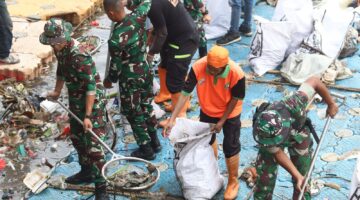 Sambut HUT ke -80 RI, 600 Personel Gabungan Gelar Aksi Bersih-Bersih Ciliwung