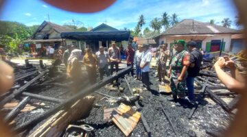 Wakil Bupati Madina Kunjungi korban kebakaran di Desa Sibaruang