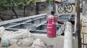 Banyak Kejanggalan , Proyek Pembangunan Jembatan di Kalideres Disorot
