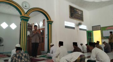 Kapolsek Lambu Kibang Melaksanakan Kegiatan Jumat Keliling Sekaligus Menjadi Khotib Sholat Jumat