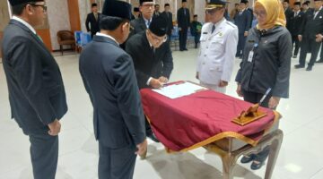 Lantik Pejabat Eselon III dan IV, Sachrudin Harapkan Cepat Beradaptasi