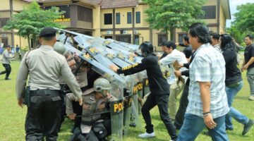 Tingkatkan Kemampuan secara Profesionalisme Polres Tulang Bawang Barat Gelar Latihan Dalmas
