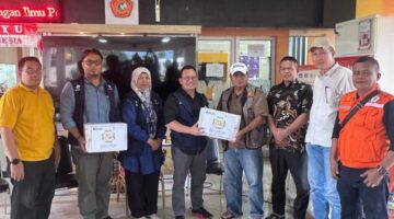 Jasaraharja Putera Salurkan Bantuan Darurat untuk Mahasiswa Terdampak Banjir di Kota Padang