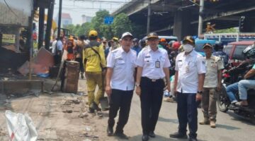 Pekerjaan Flyover Dimulai, Petugas Gabungan Kecamatan Gropet Lakukan Penertiban