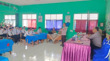Kapolsek Rawa Jitu Selatan Bekali Pelajar SMA Negeri 1 dengan Materi Kepemimpinan dalam Program LDK