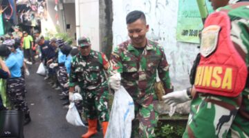 Peringati Hari Juang TNI AD, Kodim 0501/JP Gandeng Forkopimda Laksanakan Karya Bakti Pembersihan Sungai Krukut