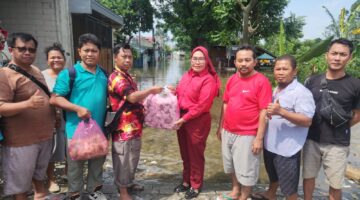 Ketua Komisi III DPRD Kota Tangerang Kunjungi warga yang Terdampak Banjir di Priuk