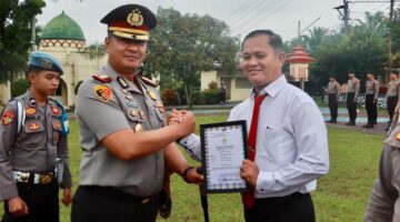 Ungkap Kasus Skala Besar, Personel Polres Sarolangun Diberikan Penghargaan
