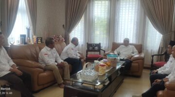 Minta Doa Restu Tokoh Bangsa, SMSI Banten Sowan ke Kediaman KH Embay Mulya Syarief Jelang HPN 2026