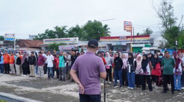 Forkopimda Tubaba Turun Tangan, Gotong Royong Bersihkan Ruas Jalan 20 Km Wujud Nyata Gerakan Indonesia Bersih