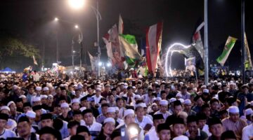 Puluhan Ribu Jemaah Padati Tangerang Bersholawat, Wali Kota: Hangatnya Kebersamaan, Indahnya Cinta Rasul 