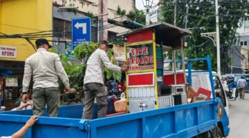 Satpol PP Taman Sari 5ertibkan PKL dan Parkir Sembarangan