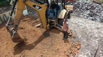 DLH Tubaba Tetap Bekerja di Hari Libur, Benahi TPS 3R Mulya Asri yang Kumuh