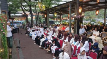 Danrem 052/Wkr Hadiri Buka Bersama dan Santunan Anak Yatim di Good Friends Resto Lippo
