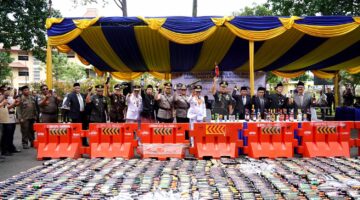 Konsistensi Penegakan Perda, Pemkot Musnahkan 1.128 Botol Miras  