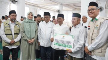 Safari Ramadan Bareng Gubernur, Sachrudin Serahkan Bantuan Masjid 