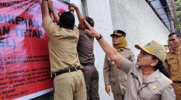 Walikota Jakbar Bersama Kadis DCKTRP Kembali Segel Permanen Arena Padel Ilegal di Lahan RTH