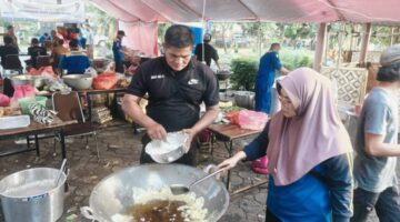 20.940 Nasi Bungkus Disalurkan, Dapur Umum Dinsos Pastikan Kebutuhan Warga Terdampak Banjir Terpenuhi 