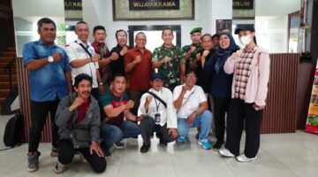 Korem 052/Wkr Salurkan THR dan Bingkisan Lebaran kepada Insan Media