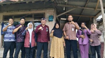 Camat Cimanggu Agus Priharso Lakukan Ground Checking, Pastikan Bantuan PBI Tepat Sasaran