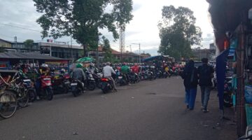 Pemkot Tangerang Disorot, Dishub–Satpol PP dan Kecamatan Dinilai Abai, Kiasnawi Dikuasai Parkir Liar dan PKL