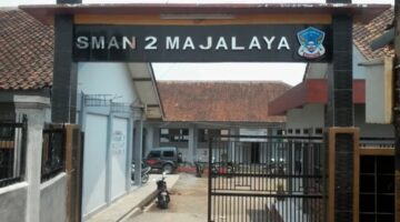 Kepala SMAN 2 Majalaya Bungkam Soal Dana BOS 2024–2025, Transparansi Pengelolaan Disorot