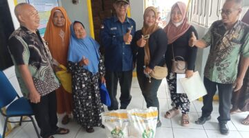 Bansos CPP dan Minyak Goreng Disalurkan, 1.241 KPM Desa Cimanggu Terbantu