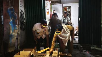 Ruko di Karang Tengah Digerebek, 400 Botol Miras Ilegal Diamankan