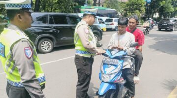 Tak Pakai Helm Hingga Lawan Arus? Kini Langsung Tertangkap ETLE Handheld di Kota Tangerang