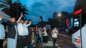 391 Jemaah Haji Kloter 09-JKB Dilepas, Sachrudin: Makin Dekat dan Makin Khusyuk 