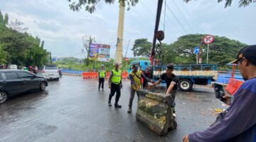 Tingkatkan Keselamatan, Satlantas Polres Metro Tangerang Kota Lakukan Penataan Lalin di Jembatan Bayur