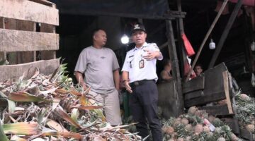 150 Personel Gabungan Turun ke Pasar Angke Tambora ,Sasar PKL Hingga Pengelolaan Sampah