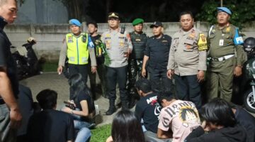 Operasi Gabungan Penertiban Miras Di Graha Raya