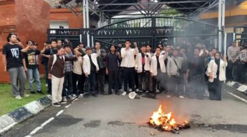 DEMA UIN SMH Banten Gelar Aksi di DPRD Banten,Soroti Penegakan HAM dan Reformasi Peradilan Militer