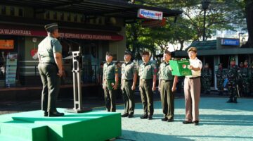 Kasad Tekankan Profesionalisme, Kesiapsiagaan Prajurit dan Efisiensi Energi pada Upacara 17-an di Korem 052/Wkr