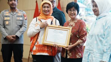 Ratusan Ketua RW se-Jakarta Barat Teken Komitmen Pilah Sampah, Wali Kota: Jangan Sekadar Seremonial