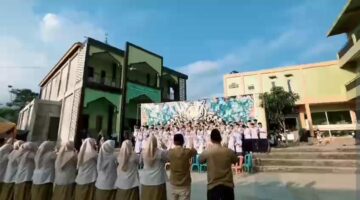 Cetak Generasi Berilmu dan Berakhlak, SMP ITE Al Jabbarul Islamiyah Sukabumi Lepas Puluhan Siswa dengan Demonstrasi Kitab Kuning