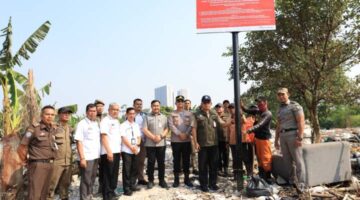 Perizinan, Pemkot Tangerang Segel Tempat Pengelolaan Sampah Ilegal di Kecamatan Pinang
