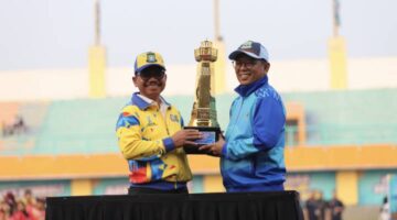 Serahkan Piala Bergilir, Sachrudin Target Pertahankan Gelar Juara Umum POPDA Banten