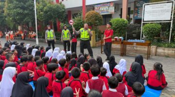 Tanamkan Tertib Berlalu Lintas Sejak Dini, Satlantas Tangerang Kota Sambangi Sekolah Dasar