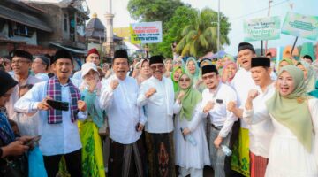 Diikuti Ribuan Warga, Sachrudin Jalan Bareng dari Start hingga Finish di Jalan Sehat Sarungan