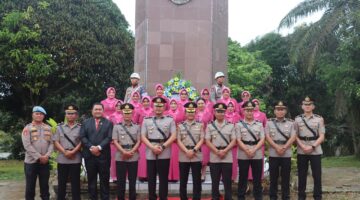 Jelang HUT Bhayangkara ke-80, Polres Sarolangun Ziarah ke TMP Satria Bhakti Kenang Jasa Para Pahlawan